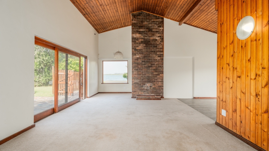 5 Bedroom Property for Sale in Zeekoevlei Western Cape